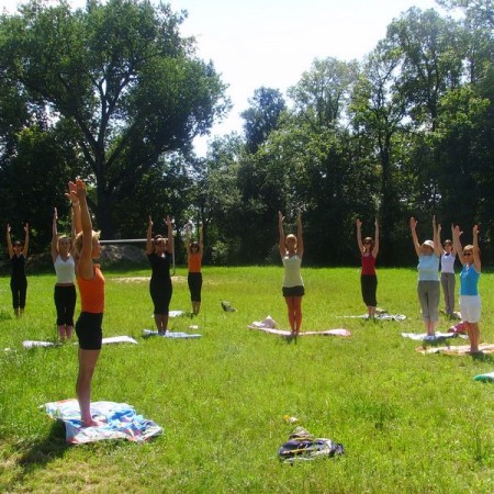 Joga na trawie